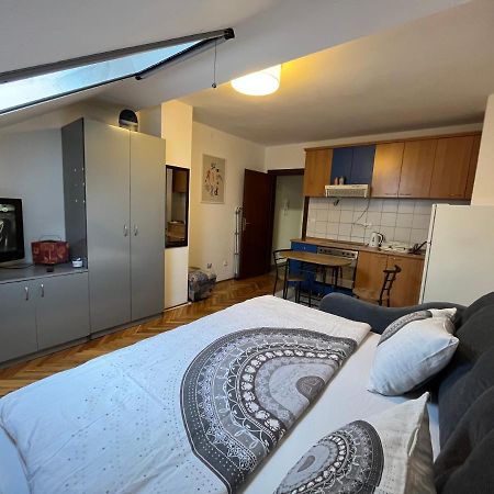 Apartamento Studio In The Centre Of Novi Sad Exterior foto