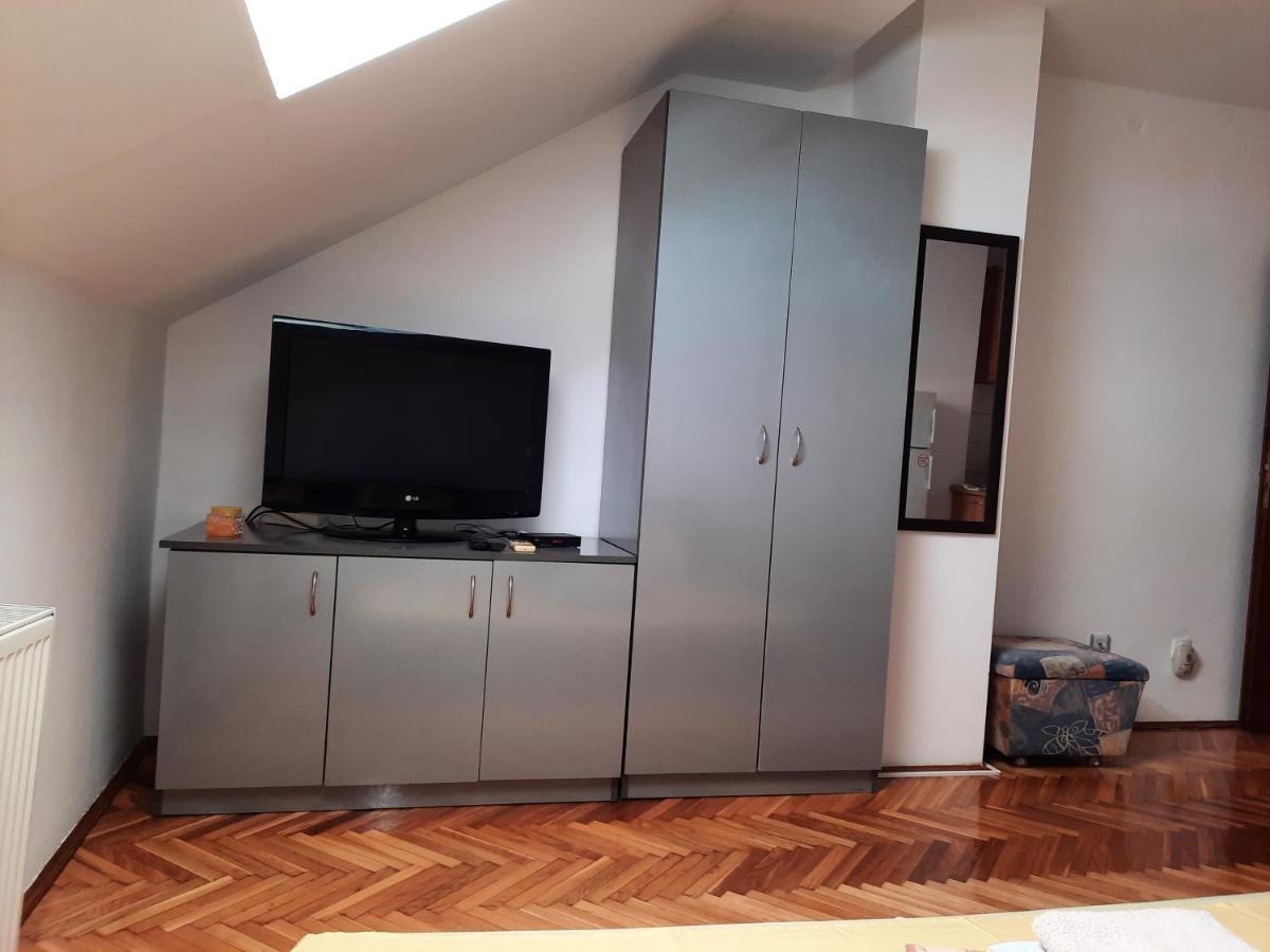 Apartamento Studio In The Centre Of Novi Sad Exterior foto