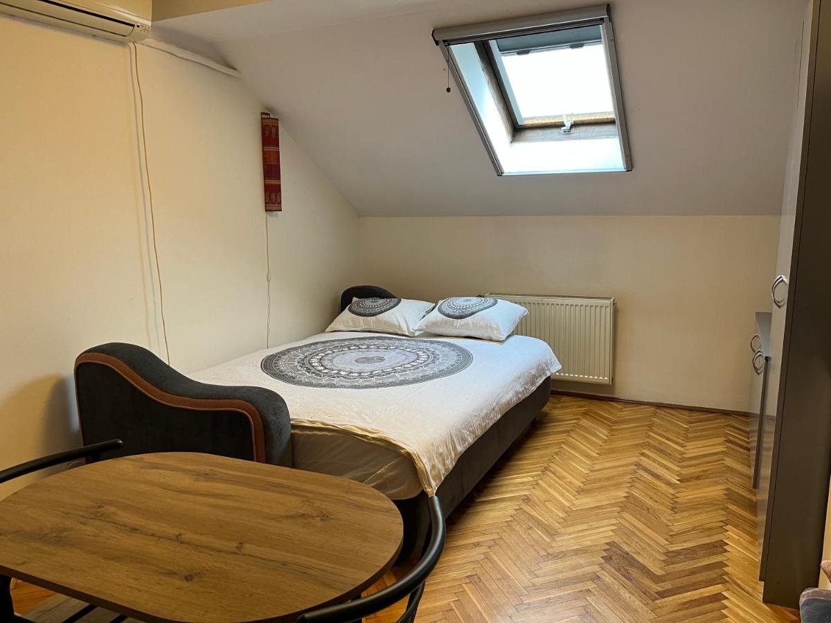 Apartamento Studio In The Centre Of Novi Sad Exterior foto