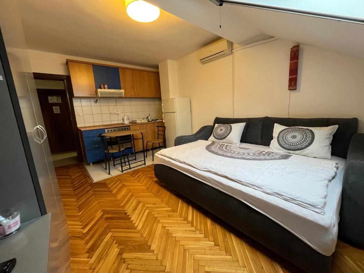Apartamento Studio In The Centre Of Novi Sad Exterior foto
